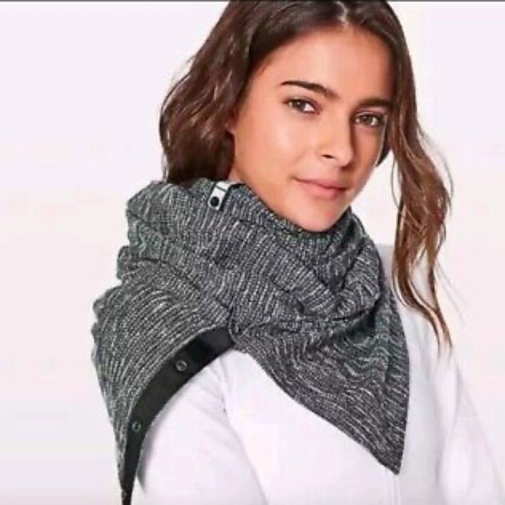 Lululemon Vinyasa Convertible Scarf Heathered Grey Striped Button